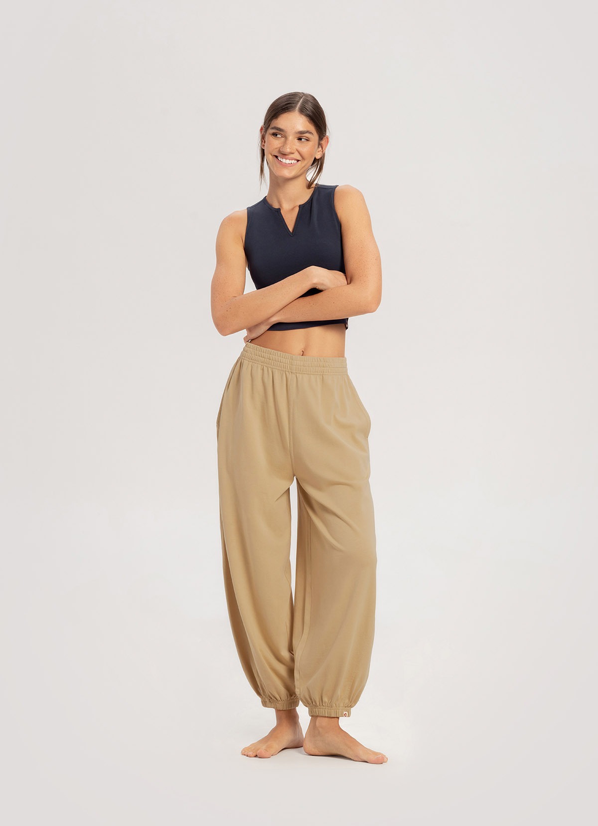Diagonal jogger pants (Unisex)_Pale Khaki