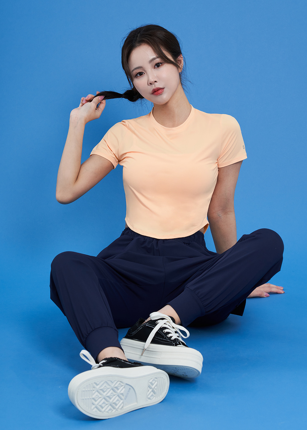 라운드 크롭 숏 슬리브 밀키오렌지