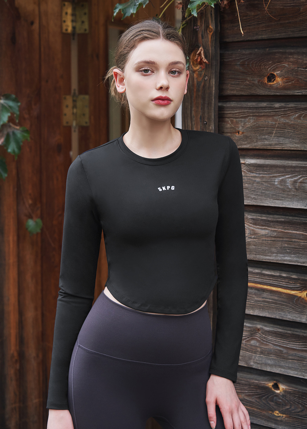 SKPG 라운드 롱 슬리브 스틸차콜