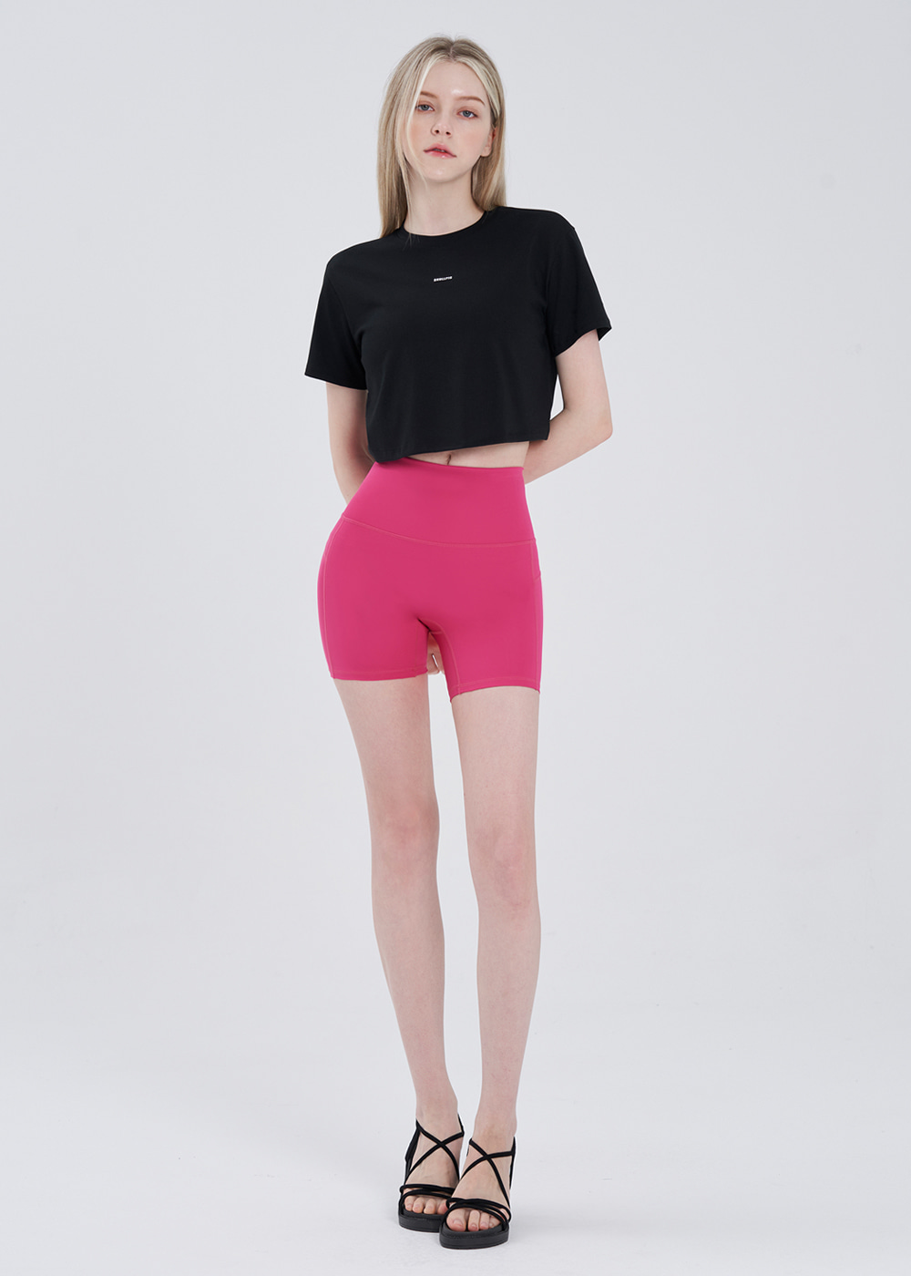 코트닉 크롭 티셔츠 블랙